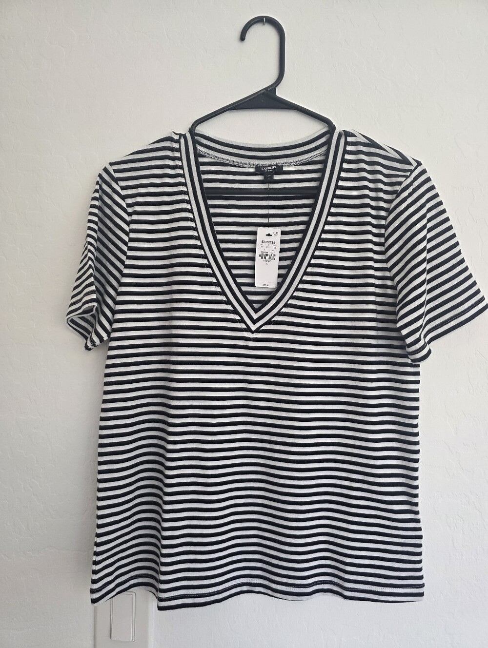 Express Black and White Striped V-Neck Short Sleeve Tee New With Tags